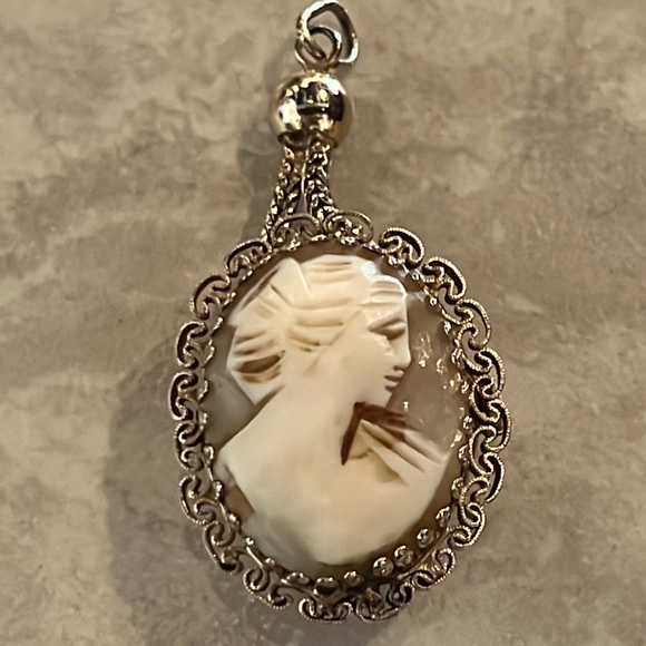 𝐕𝐓𝐆 𝐂𝐀𝐑𝐕𝐄𝐃 𝐂𝐀𝐌𝐄𝐎 𝐓𝐖𝐎 𝐒𝐈𝐃𝐄𝐃 𝐖𝐀𝐓𝐂𝐇 𝐏𝐄𝐍𝐃𝐀𝐍𝐓 - Picture 3 of 14